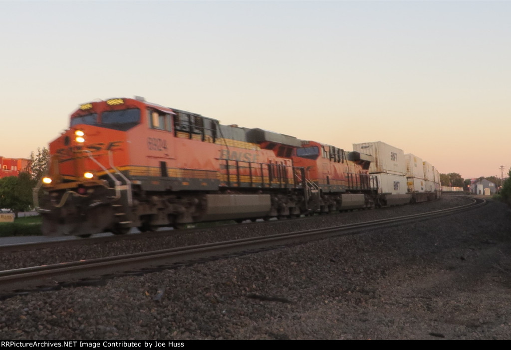 BNSF 6924 EAST